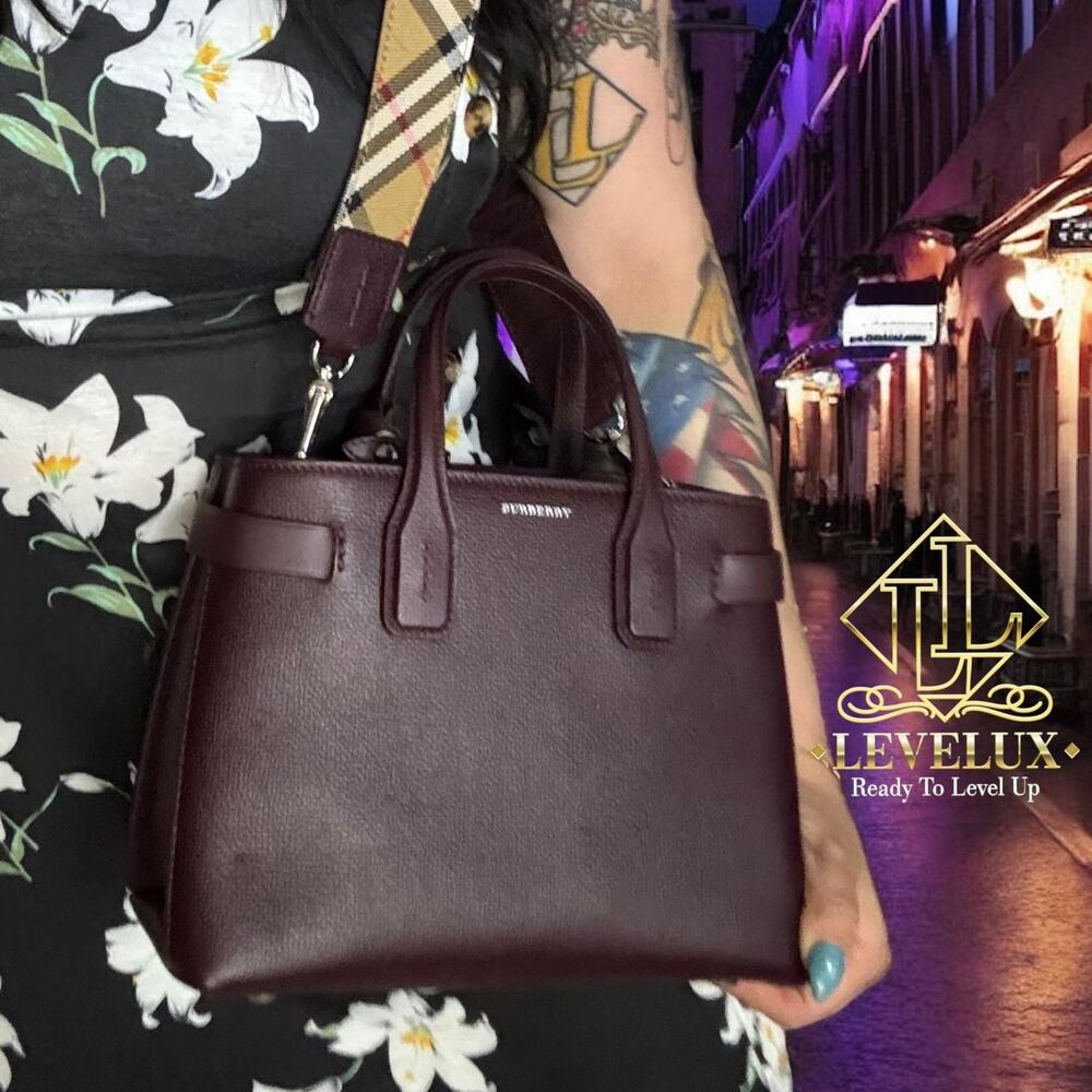 💎✨BEAUTIFUL✨💎Authentic BURBERRY Small Banner Handbag